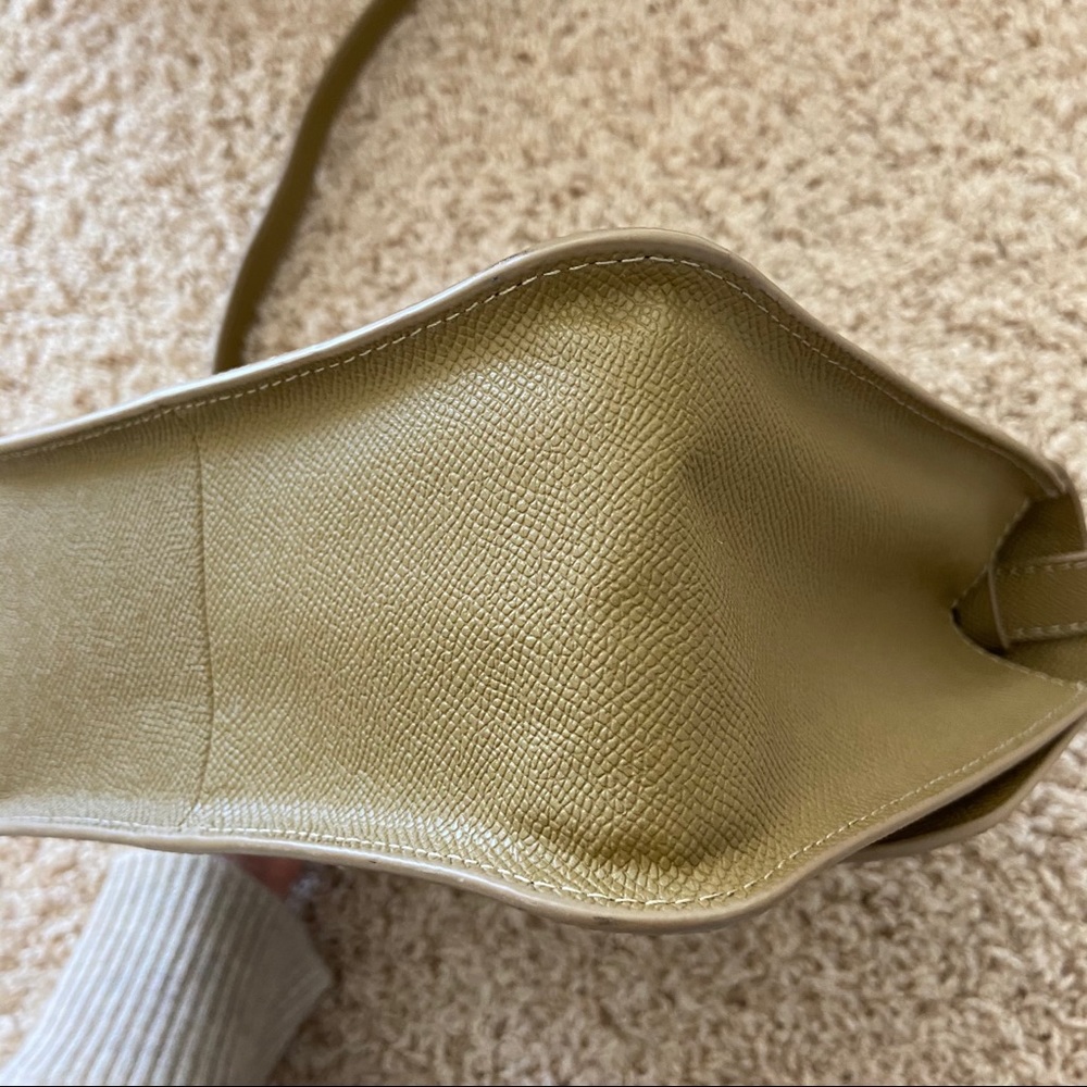 Minimalist Structured Crossbody Shoulder Bag - Picture 10 of 15